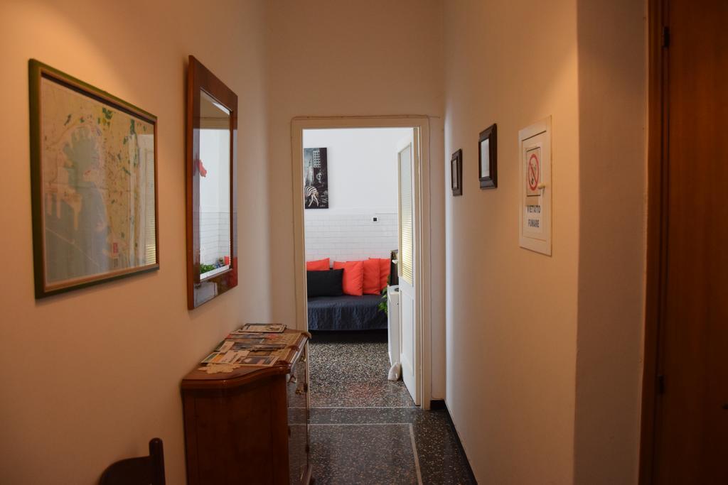 Alexandra Apartment Near Metro Genoa Bagian luar foto